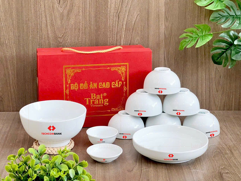 In logo lên bát đĩa Bát Tràng cao cấp