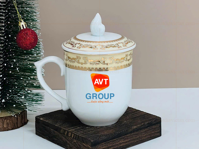 In logo lên cốc sứ có nắp Bát Tràng